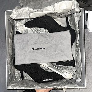 Balenciaga Round Kn. Bootie M80
Shiny Knit -Donna
C 38+